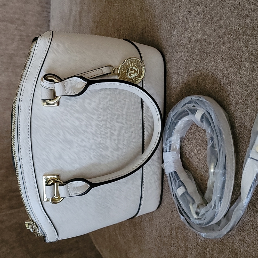 NWOT Anne Klein small leather purse